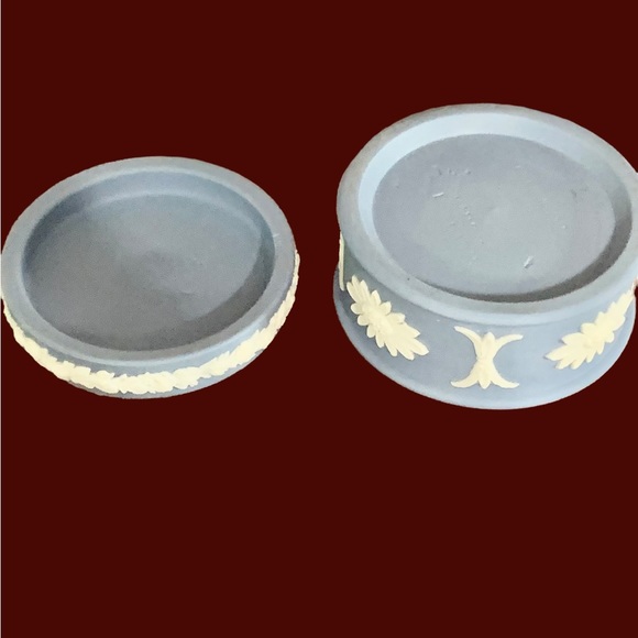 🚩SOLD🚩 Wedgewood Collector’s Trinket Box - Blue Jasperware - Vintage - Picture 8 of 11